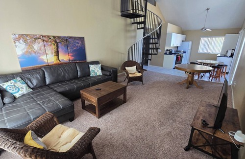 Simi Valley House | Very Private Guesthouse + Loft for 6 on a Very Private woodedn3 acr Gated Estate