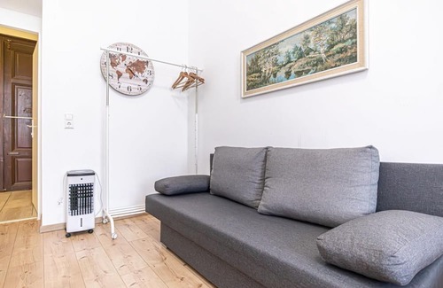 Leopoldstadt Apartment | Very Spacious Central 5BR Apt, 10 Min to Augarten