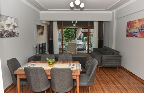 Belek Villa | VİLLA ALP'S TRİPLEX LAGOON HAVUZ OLANAĞI SUNAN