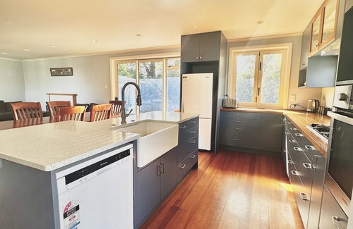 Taupo House | Via Del Lago - for family, friends and memories. It includes Linen & WIFI