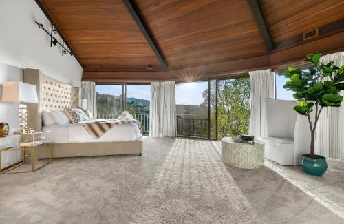 Encino Villa | Via Vallarta