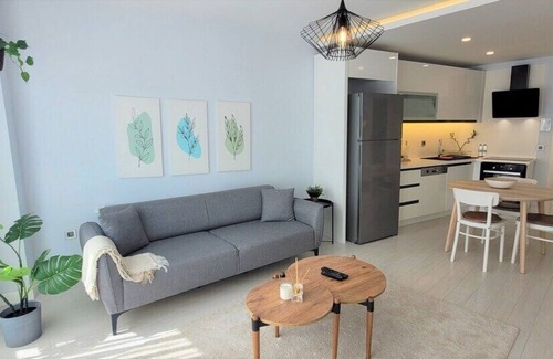 Beylikduzu Apartment | Vibrant City Escape - Experience the Urban Beat