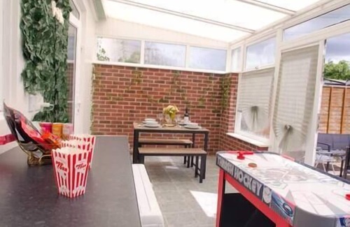 Southampton House | Vibrant 4-Bedroom House With Game Area & Garden