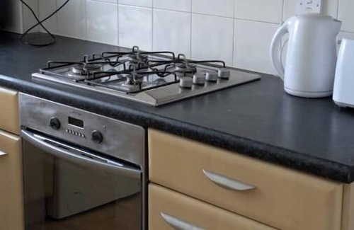 Baguley Apartment | Vibrant flat with lots of amenities near to Manchester Airport