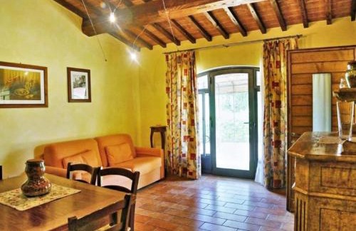 Gambassi Terme House | Vibrant holiday home in Gambassi Terme with bubble bath