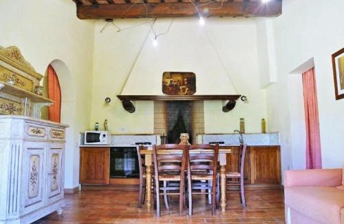 Gambassi Terme House | Vibrant holiday home in Gambassi Terme with bubble bath