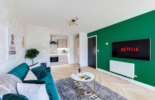 Central Milton Keynes Apartment | Vibrant Hub Apartment City Centre Balcony Free Parking Self-Check-In