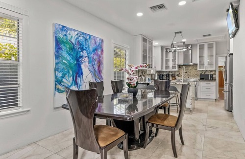 Grandview Heights House | Vibrant Oasis W/Heated Pool - 3 Units N/Downtown