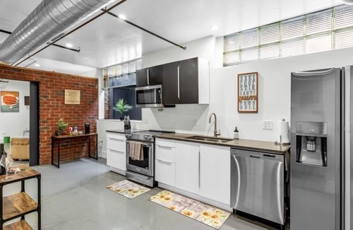 Downtown Greensboro Condo | Vibrant, Stylish, Condo Downtown! Captivating Open Layout! Walking distance to major attractions! Free High-Speed Internet!
