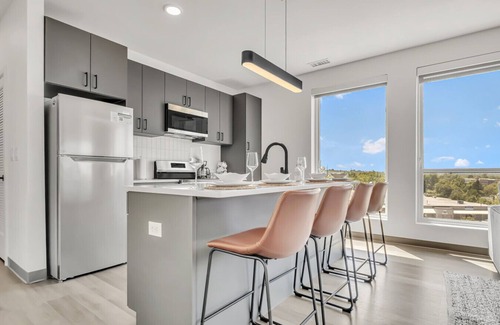 University Circle Apartment | Vibrant & Sunny 2BR | Cleveland Clinic