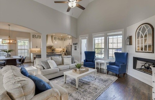Rowlett House | Vibrant Texas Escape | 5BR, Pool & Hot Tub