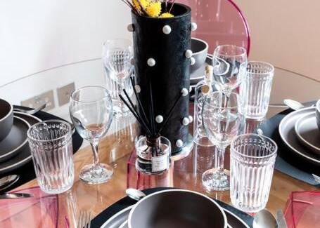 East Walworth Apartment | Vibrant Urban Escape, Family Friendly - Sleeps 7!