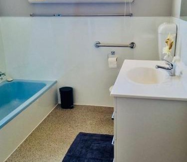 Horsham Apartment | Vic Horsham, Unit 3, Cozy 2-Bedroom Retreat