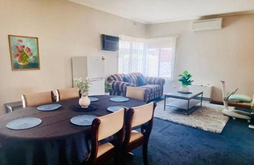 Horsham Apartment | Vic Horsham, Unit 3, Cozy 2-Bedroom Retreat
