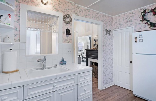 Seabright House | Vicky by the Sea – Ocean Views in Seabright | Pet-Friendly | Monthly Rental Available