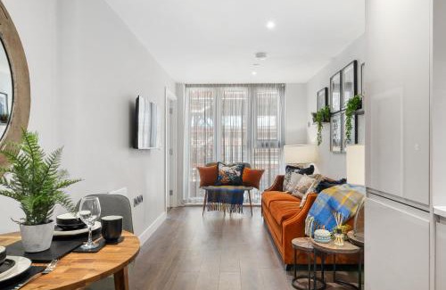 Vauxhall Apartment | Victoria Apartment - Brand New Luxury Home - Sleeps 4