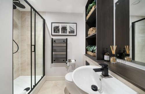 Vauxhall Apartment | Victoria Apartment - Brand New Luxury Home - Sleeps 4