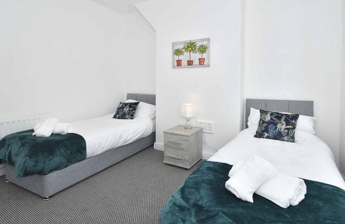 Stoke-on-Trent House | Victoria Place, a lovely 2 bedroom property ideal for contractors or famillies