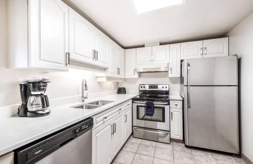 Inner Harbour Hotel | Victoria Regent Waterfront Hotel & Suites