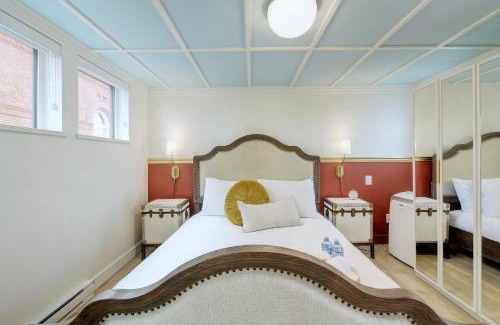 Downtown Victoria Hotel | Victoria's Parliamentary Suite with Private Rooftop Patio & Harbour View