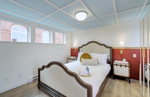 Downtown Victoria Hotel | Victoria's Parliamentary Suite with Private Rooftop Patio & Harbour View