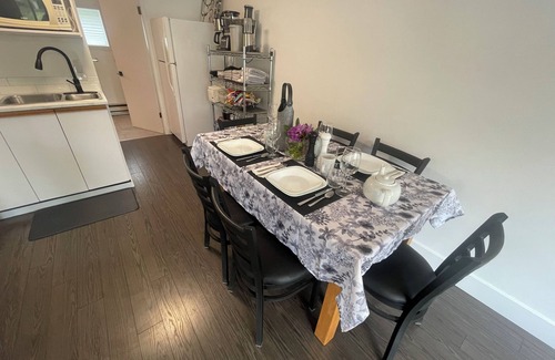 Gordon Head House | Victoria (Saanich) renovated,1 bedroom, Den & sofa bed option for 90+ day rental