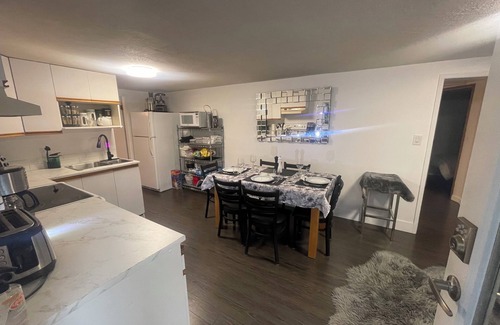 Gordon Head House | Victoria (Saanich) renovated,1 bedroom, Den & sofa bed option for 90+ day rental