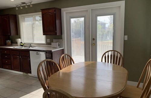 Central Okanagan House | Victoria St BNB in Peachland BC - 5 mins from the beach