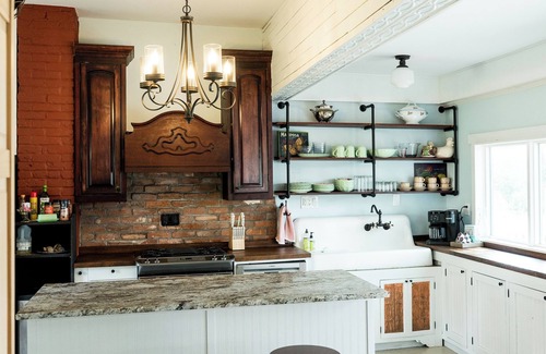 Lexington House | Victorian Charm~Walk to downtown~Visit nearby wineries and farm stands this fall