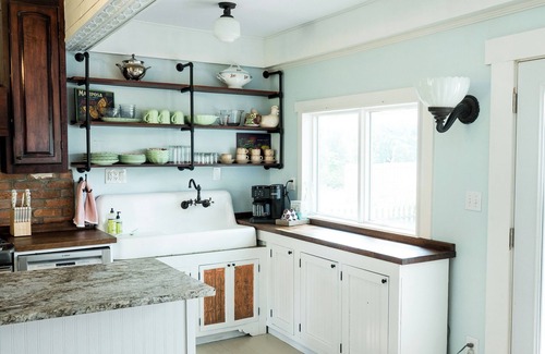 Lexington House | Victorian Charm~Walk to downtown~Visit nearby wineries and farm stands this fall