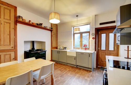 Harrogate House | Victorian townhouse near International Conference Centre/Kings Quarter