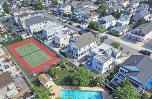 Avalon House | Victory Gardens - Avalon NJ - 8 Bedroom - Pool - Tennis - 2 blocks to Beach
