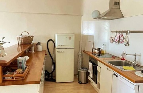 Favoriten Apartment | Vienna Christmas Market Rooftop Dollhouse 4 Couple