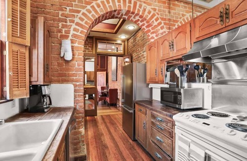 Faubourg Marigny Apartment | Vieux Carre Condo with 2 Balconies