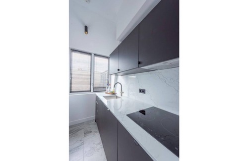 Faubourg-du-Roule Apartment | View of the Sacré-Coeur basilica & the Montmartre