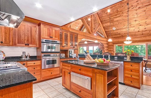 Skyland House | View! Stunning 2 Kng, 2 Qn, 3 Bth/2 Hlf, 2 Gas Fireplaces, Fire Pit, Gas Grill