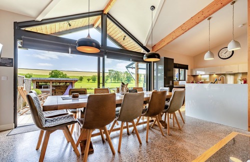 Much Wenlock Cabin | Viewpoint Lodge with Wood-Fired Hot Tub in Much Wenlock - 8 bedrooms available