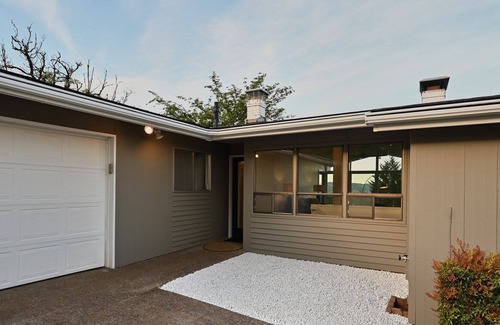 Dundee House | Views, Amenities and Charm for the Traveler who Wants "A Little More"
