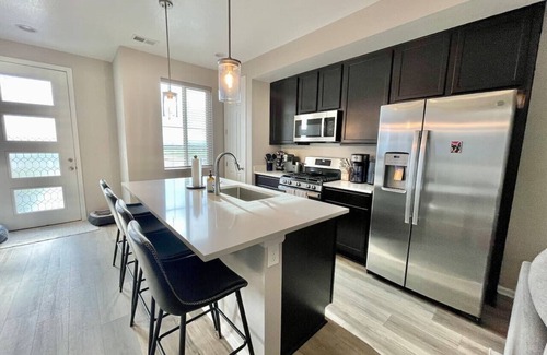 Commerce City House | Views and Adventure Awaits - Beautiful Townhome near Denver Int'l Airport