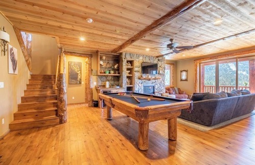 Upper Moonridge Cabin | Views! Space! Featured on CBS Staycation Luxury Big Bear Pool Table & Theater