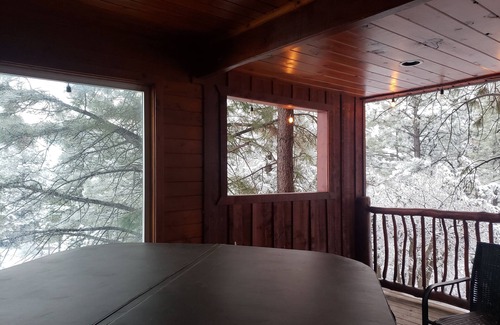 Long Valley Junction Cabin | Views! Spacious Cabin central to Bryce & Zion National Park!