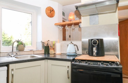 Tavistock Cottage | VIGO COTTAGE, pet friendly, with open fire in Tavistock