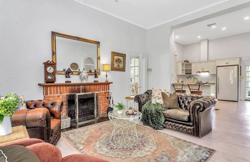 Piccadilly House | Vihara Valley Heritage Estate with Country Garden