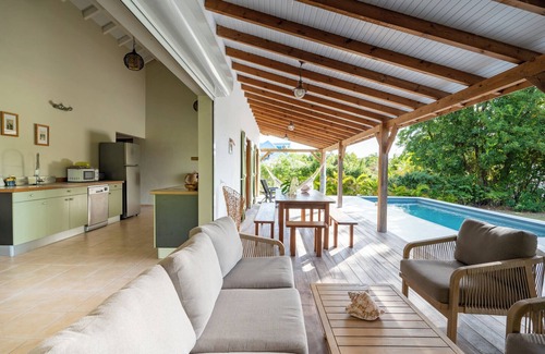 Capesterre-de-Marie-Galante Villa | Villa Jacaranda with a swimming pool overlooking the sea and spacious rooms