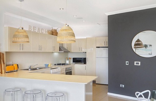 Terrigal House | VILA AZUL | Short walk to beach , WIFI | Accom Holidays