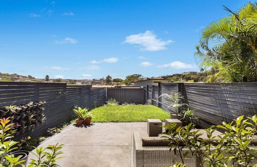 Terrigal House | VILA AZUL | Short walk to beach , WIFI | Accom Holidays