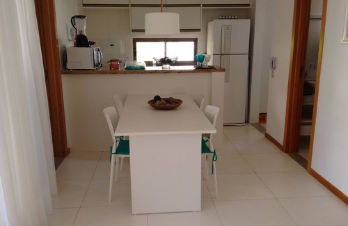Itacimirim House | Vilage duplex with 115m2 with 3 bedrooms (2 suites) in gated community.