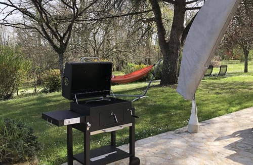 Saint-Felix-de-Bourdeilles Villa | Villa Le Creyssac - 4 to 5 people - Magnificent garden and swimming pool