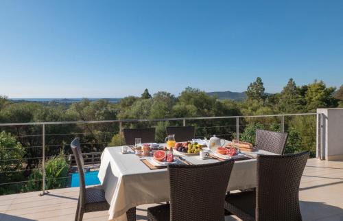 Pinarellu Villa | VILLA TORRACCIA 4 Étoiles