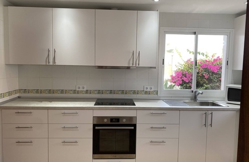 Corralejo Villa | Villa 10min to Beach/Town, Private Heated Pool, 300Mb Wi-fi, A/C extra.